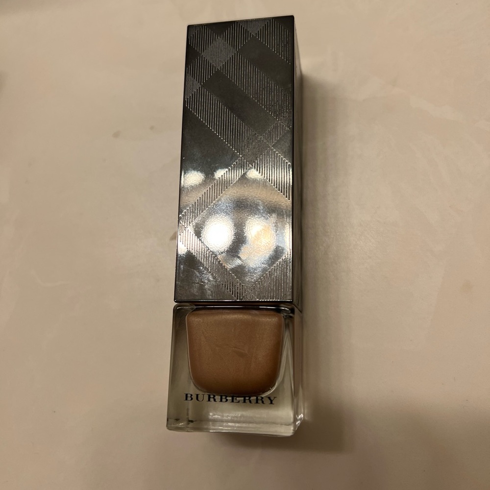Burberry Fresh glow luminous fluid base Golden radiance no. 02